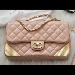 AUTHENTIC Chanel Medium Flap ParisCosmopolitan2017